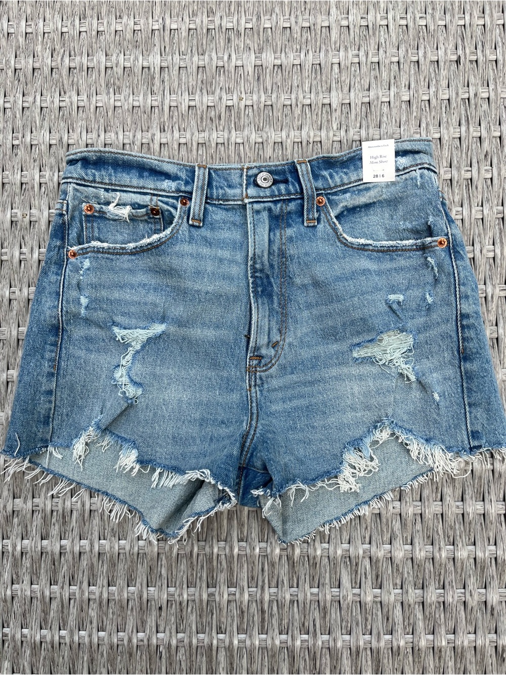 NWT High-Rise Mom Distressed Denim Shorts Abercrombie & Fitch beach cottage